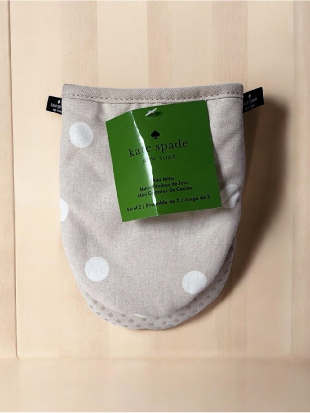 kate spade polka dot mini oven mitts - light beige and white